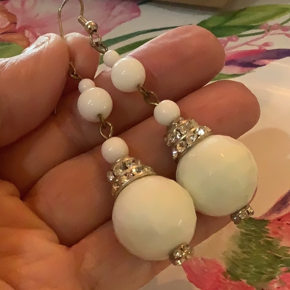 Vintage dangle white glass ball earrings with stones nice formal wear . - Picture 6 of 7